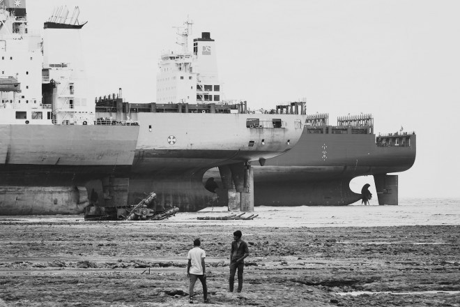 Platform News – Investigative journalists catch Maersk red-handed in Alang